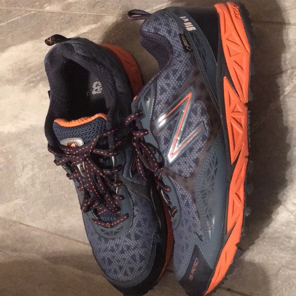 New Balance 910 v1 Gore-Tex - Picture 2 of 3